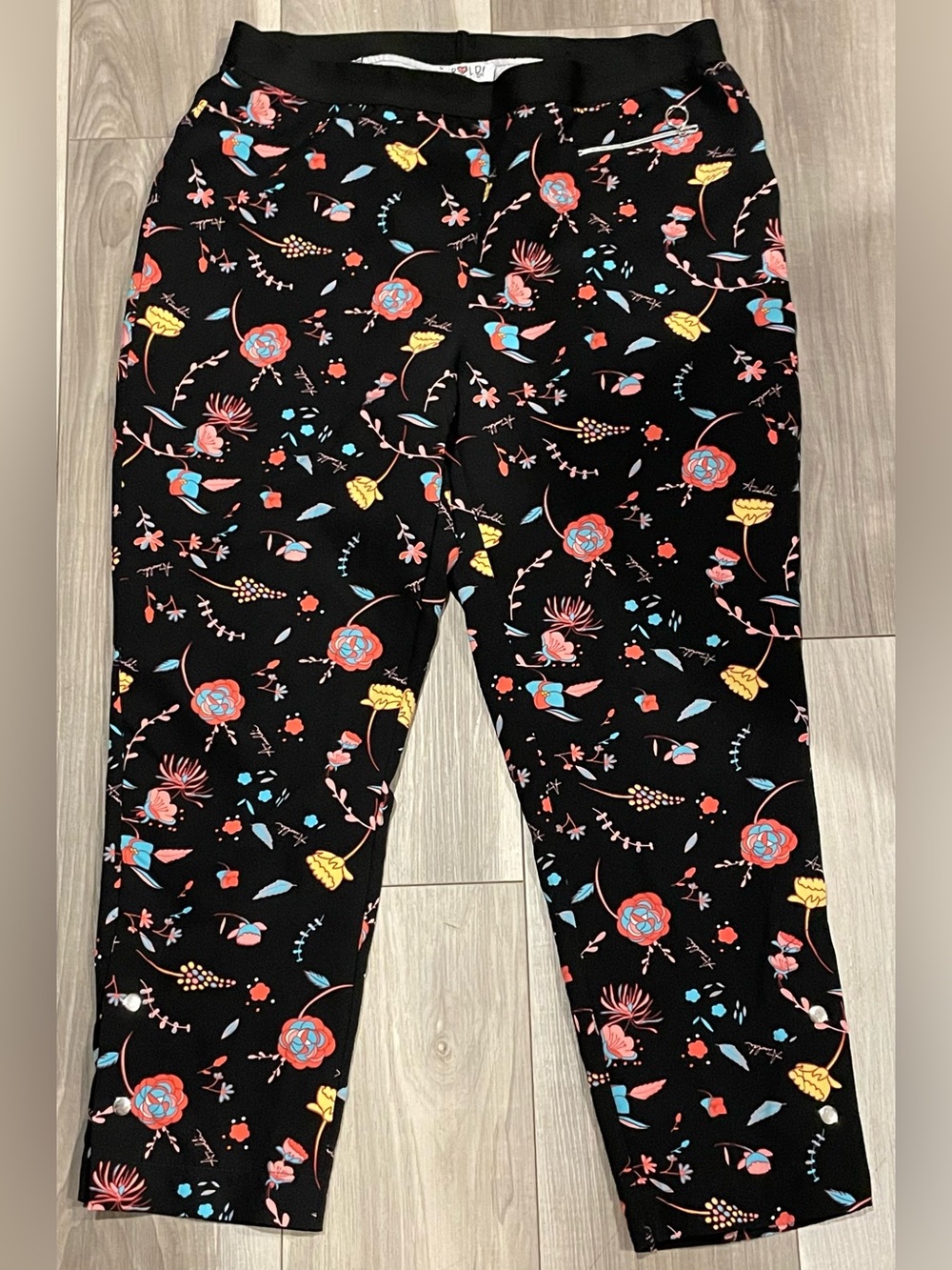 Airoldi Black Floral Ankle Leggings with Multicolor Print